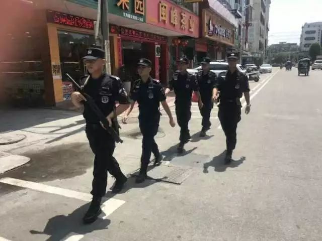 民警抓捕盜車團(tuán)伙時(shí)反被噴催淚劑