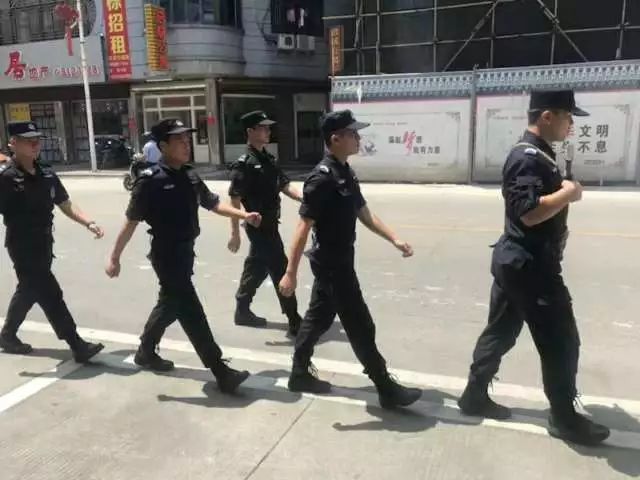 民警抓捕盜車團(tuán)伙時(shí)反被噴催淚劑