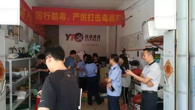 民警抓捕盜車團(tuán)伙時(shí)反被噴催淚劑